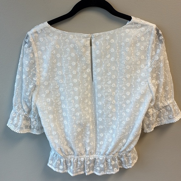 BB Dakota XS White Flutter Sleeve Blouse - Picture 5 of 6